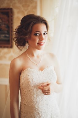 Güzel gelin moda peçe ve elbise düğün sabah portresi