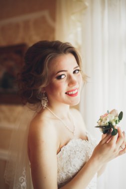 Güzel gelin moda peçe ve elbise düğün sabah portresi