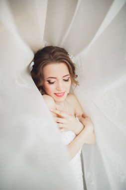 Güzel gelin moda peçe ve elbise düğün sabah portresi