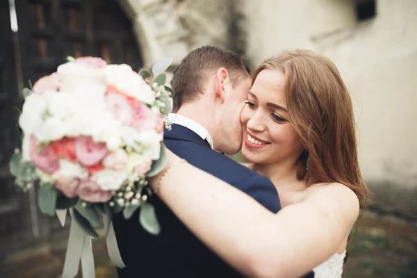 Happy wedding couple hugging and smiling each other on background old castle — Stock Photo, Image