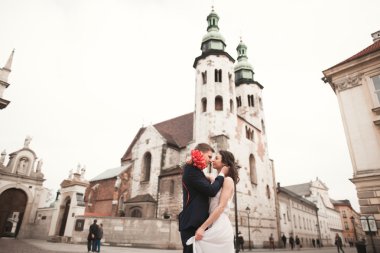 Çift düğün, gelin ve damat bir church Krakow civarındaki oteller