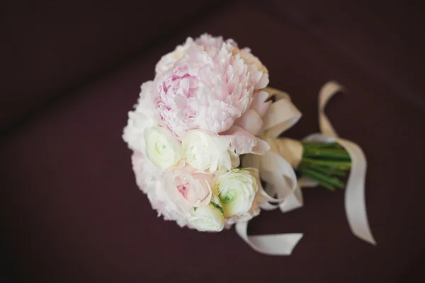 Maravilloso ramo de boda de lujo de diferentes flores —  Fotos de Stock