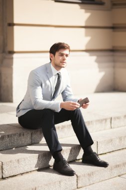 Açık havada Evet şık genç işadamı