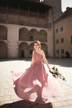 Düğün, Gelin Vavel, Krakow eski kale yanında duruyor