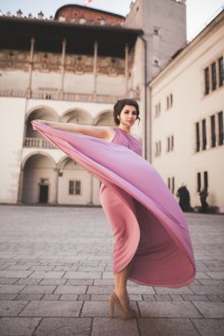 Düğün, Gelin Vavel, Krakow eski kale yanında duruyor