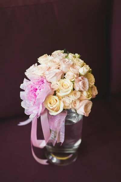 Maravilloso ramo de boda de lujo de diferentes flores —  Fotos de Stock