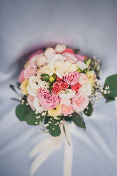 Boda perfecto ramo de novia de diferentes flores —  Fotos de Stock