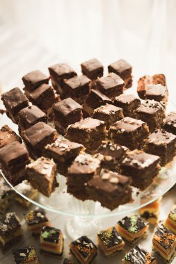 Lezzetli düğün resepsiyonu, tatlı masası.