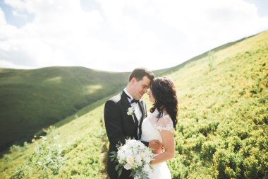 Güzel genç düğün gününde çift. Portraint yakın çekim