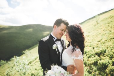 Güzel genç düğün gününde çift. Portraint yakın çekim