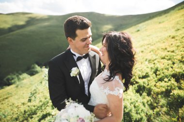 Güzel genç düğün gününde çift. Portraint yakın çekim