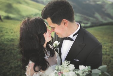 Güzel genç düğün gününde çift. Portraint yakın çekim