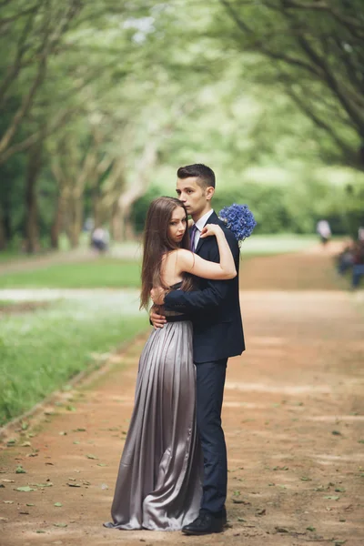 Handsome young couple posing outdoors after ceremony — Stock Photo, Image