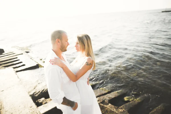 Fashion model couple with tattoo posing outside nea sea — Stock Photo, Image