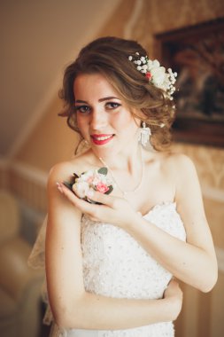 Güzel gelin moda peçe ve elbise düğün sabah portresi