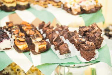 Lezzetli düğün resepsiyonu, tatlı masası.