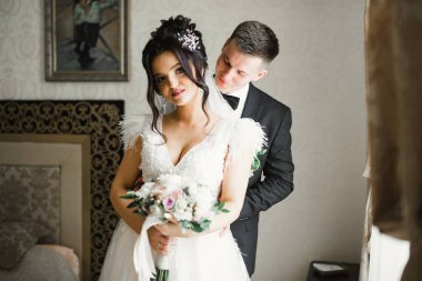 Genç ve güzel bir çiftin yakın çekimi.