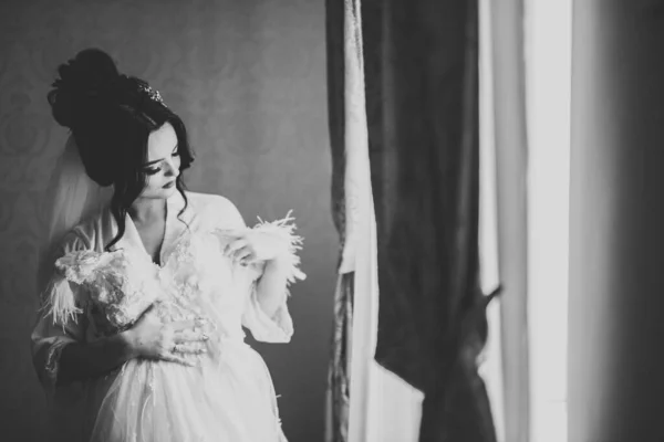 Portrait of beautiful bride with fashion veil at wedding morning — Stok Foto