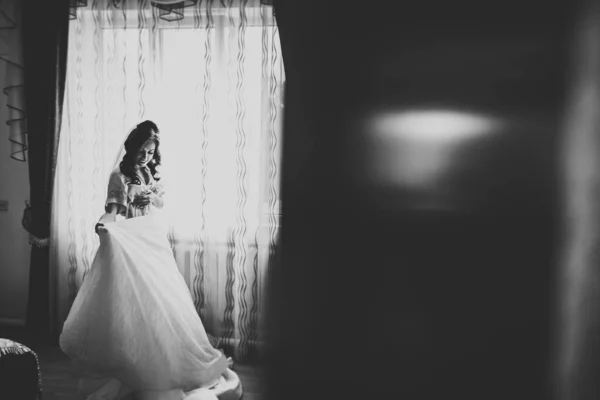 Beautiful luxury bride in elegant white dress — Stock Photo, Image