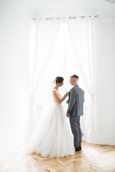 Close up of a nice young wedding couple — Stock Photo, Image