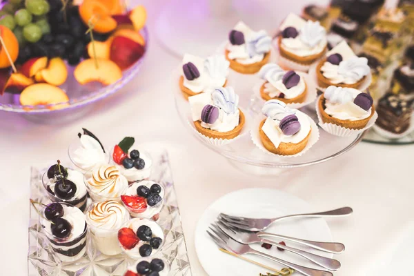 Köstliche Hochzeitsempfang Schokoriegel Desserttisch — Stockfoto