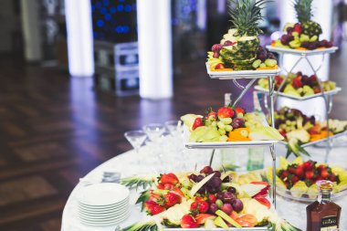 Lezzetli düğün resepsiyonu, tatlı masası.