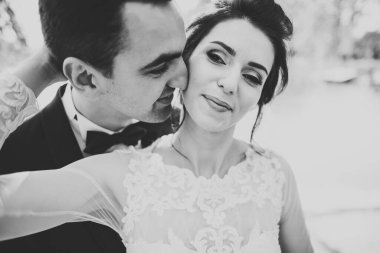 Genç ve güzel bir çiftin yakın çekimi.