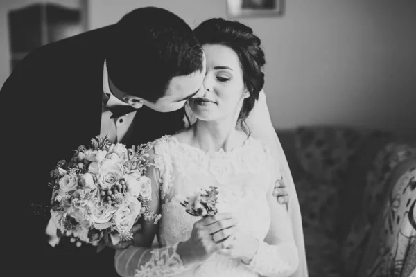 Close up of a nice young wedding couple — Stock Photo, Image