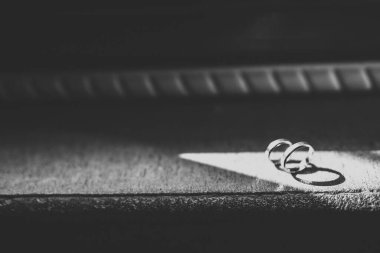 Alyanslı güzel bir resim.