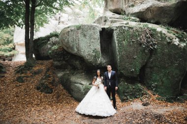 Genç ve güzel bir çiftin yakın çekimi.