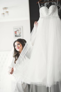 Düğün sabahı peçeli güzel bir gelin portresi.