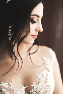 Düğün sabahı peçeli güzel bir gelin portresi.