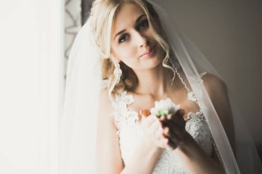 Düğün sabahı peçeli güzel bir gelin portresi.
