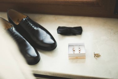 Lüks ayakkabılı erkek aksesuarları. Üst görünüm