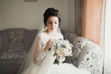 Düğün sabahı peçeli güzel bir gelin portresi.