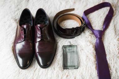 Moda ayakkabıları ve aksesuarlar.