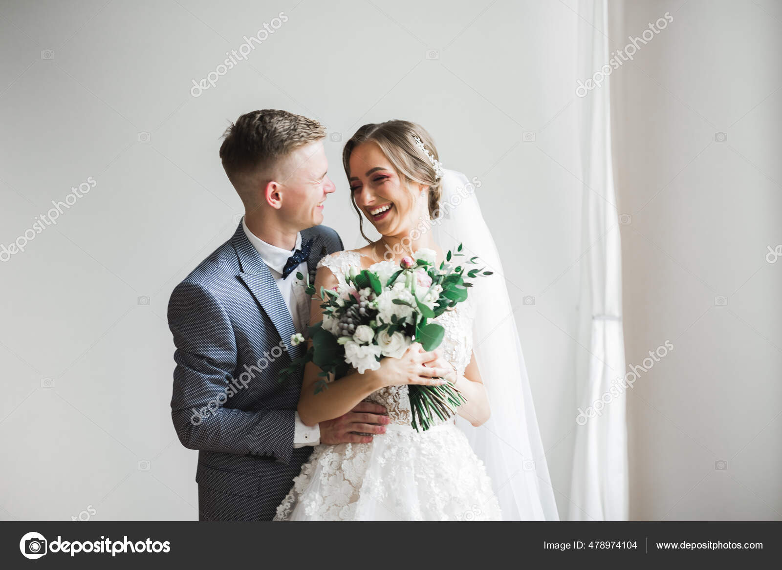 La pareja de boda en la naturaleza se está abrazando. Hermosa modelo chica  en vestido blanco. Hombre de traje — Foto de stock #478974104 ©  olegparylyak.gmail.com, image size:1600x1167