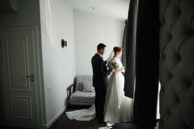 Genç ve güzel bir çiftin yakın çekimi.