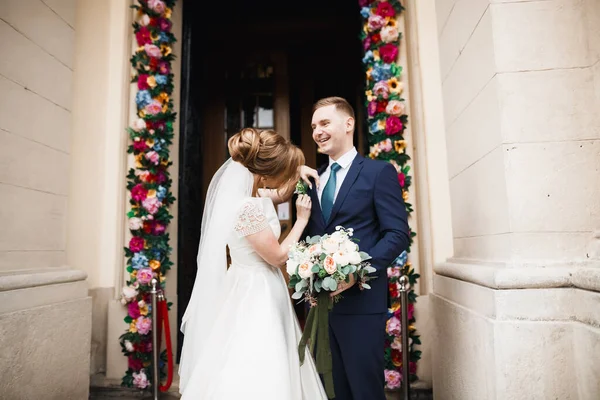 Close up of a nice young wedding couple — Stock Photo, Image