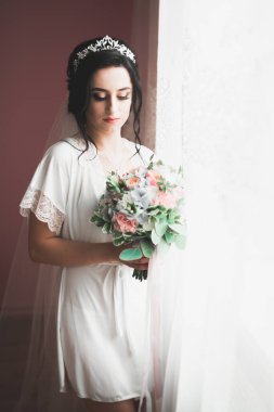 Düğün sabahı peçeli güzel bir gelin portresi.