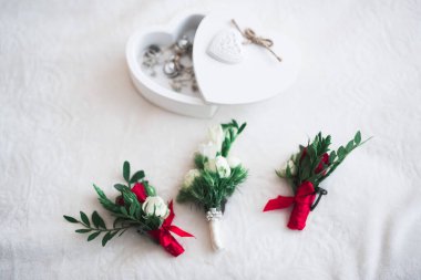 Güzel bir geçmişi olan gelin için lüks takılar.