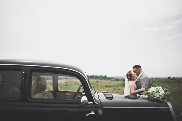 Caucasian happy romantic young couple celebrating their marriage. Outdoor — Stock Photo, Image