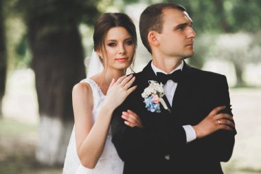 Genç ve güzel bir çiftin yakın çekimi.