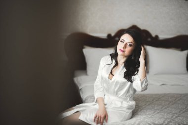 Düğün sabahı peçeli güzel bir gelin portresi.