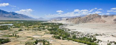 Indus Nehri - çatı Tiksey Manastırı, Ladakh, Hindistan görünümünden