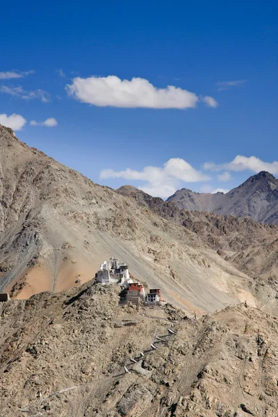 Mosteiro budista em montanhas himalaya, Ladakh, Índia — Fotografia de Stock