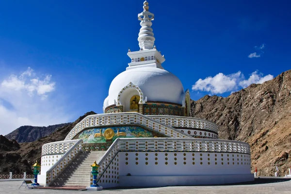 Világ béke Pagoda, Leh, Ladakh, India — Stock Fotó