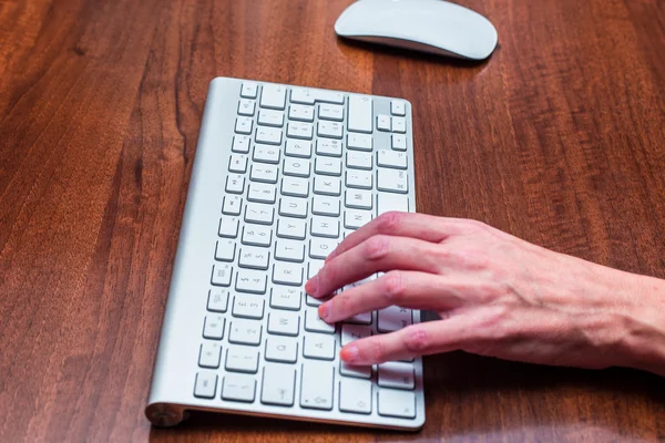 Teclado de computador - Networking ou conceito de negócio — Fotografia de Stock