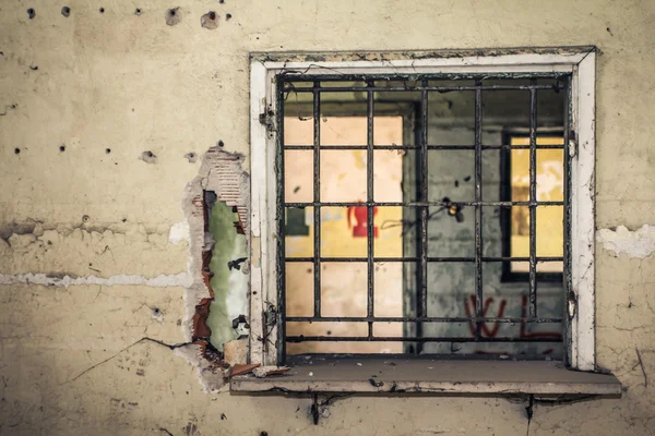 Zaman terk edilmiş yerlerde