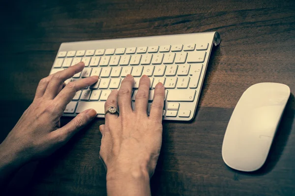 Bilgisayar klavye - ağ veya iş kavramı